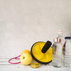 En el apartado de nutrición deportiva, te ofrecemos un asesoramiento nutricional especializado para optimizar tu rendimiento físico. Nuestro enfoque se basa en diseñar un plan de alimentación equilibrada que se adapta a tus necesidades específicas, ya sea para ganar masa muscular, mejorar la composición corporal o aumentar tu rendimiento deportivo. Incluimos estrategias de nutrición balanceada y, cuando es necesario, te guiamos en la selección de suplementos con respaldo científico para maximizar tus resultados. Con nuestro apoyo, podrás integrar una nutrición diaria equilibrada en tu entrenamiento y vida diaria.