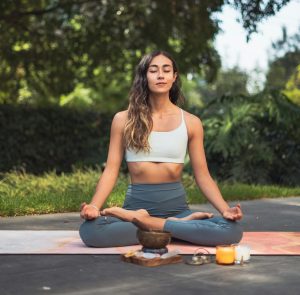 En el proceso de recomposición corporal, trabajamos para alcanzar tus objetivos de ganar o perder peso a través de una alimentación equilibrada y estrategias personalizadas. Nuestro enfoque incluye una consulta nutricional detallada y un plan de alimentación personalizado para mejorar tu composición corporal. Utilizamos conocimientos nutricionales sólidos y técnicas adaptadas a tus necesidades individuales para asegurar una nutrición balanceada y eficaz.